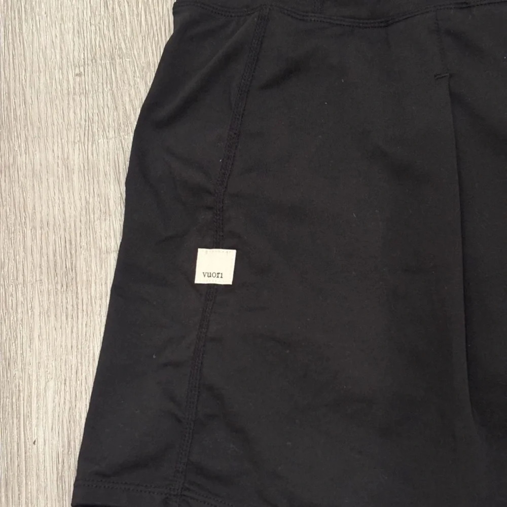 Vuori Baseline Womens S Skirt Black Athletic Tennis Built-In Shorts Pickleball - Picture 6 of 7